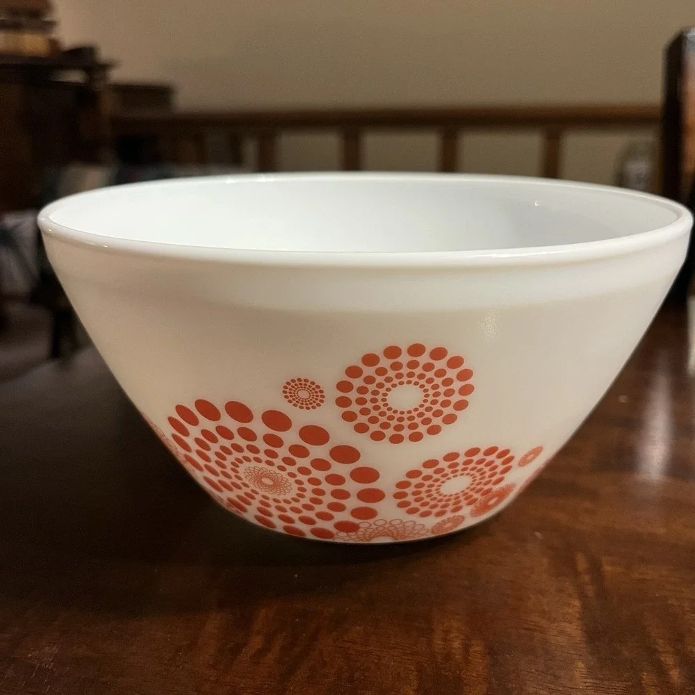 Pyrex Vintage Charm SPOT ON Mixing Bowls Set of 2 Orange White Medallion Dot